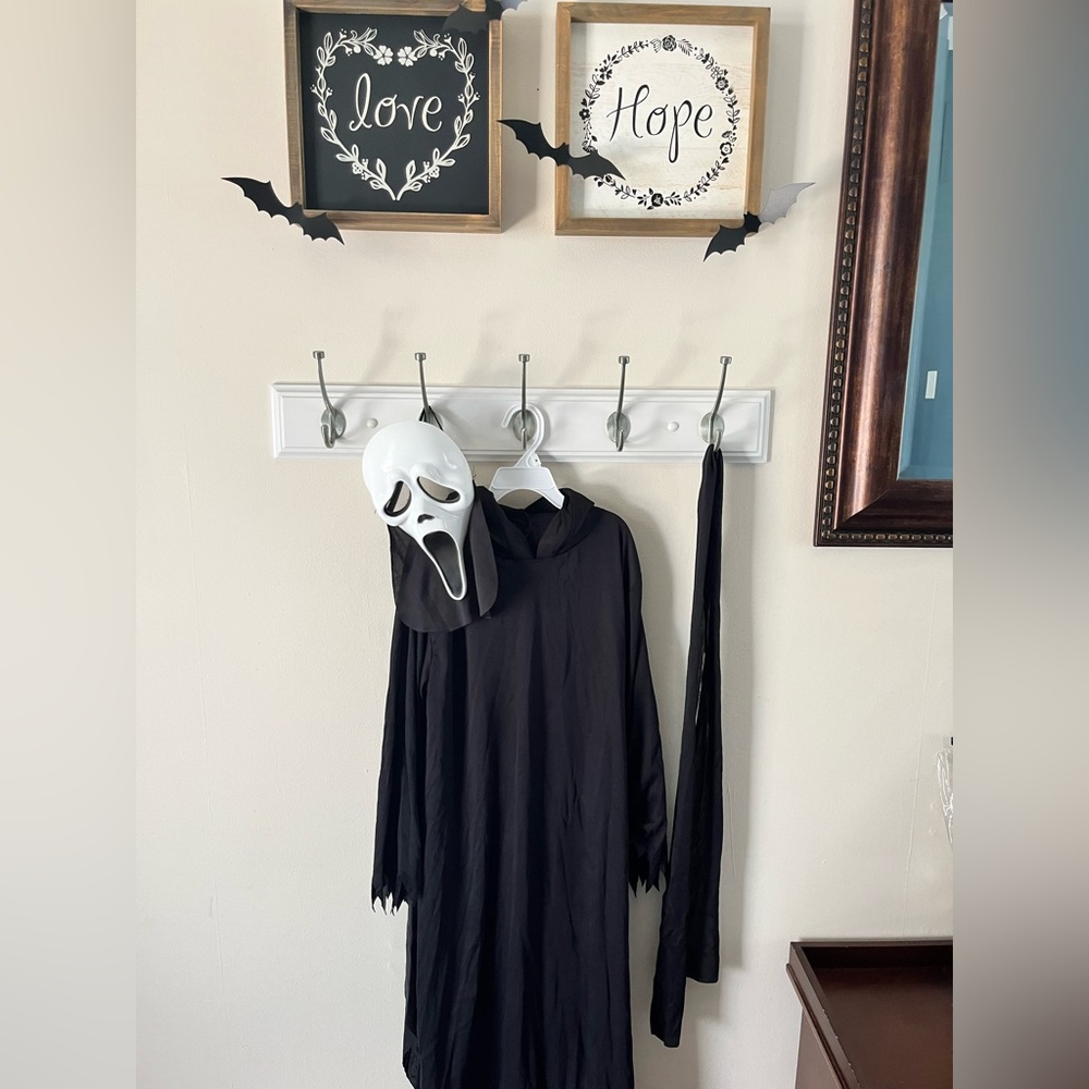 Ghost face Halloween costume for kids - size 8-10